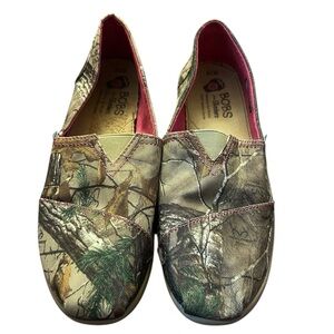 Bobs camo slip on with pink accents US size 10